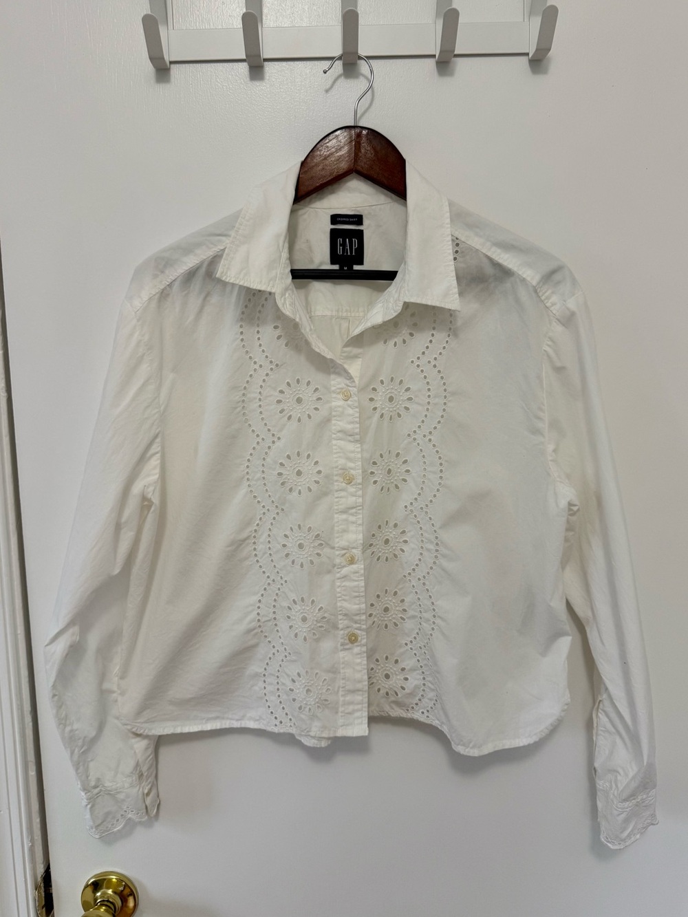 GAP White Eyelet Blouse Button Front Cotton Summer Top Feminine Boho Chic